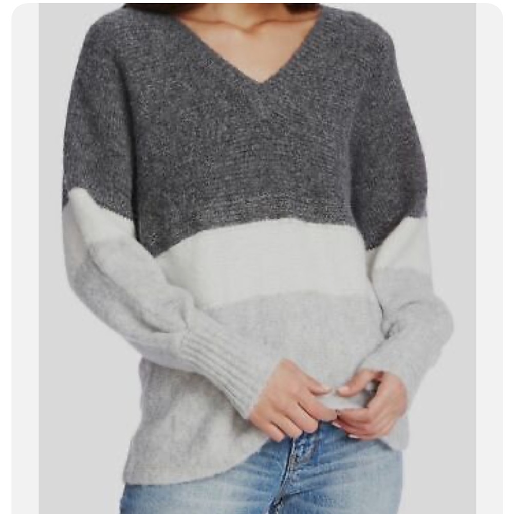 1 State Gray V-Neck Striped Sweater